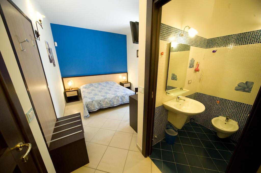 Hotel Quattro Ducati Trani Pokoj fotografie